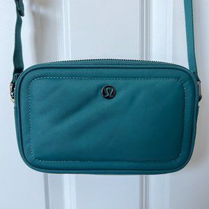 lululemon Crossbody Camera Bag 2L